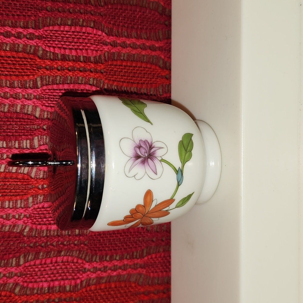 Royal Worcester "Astley" jumbo egg coddler